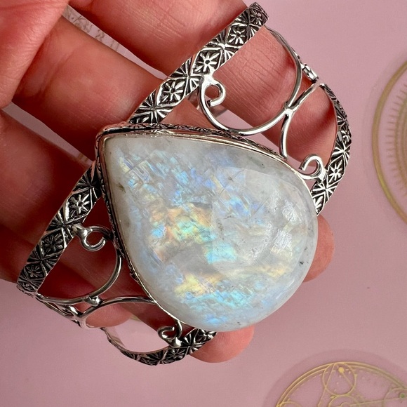 925 AMAZING! Rainbow Flash Moonstone Teardrop Cuff Bracelet - Picture 4 of 6